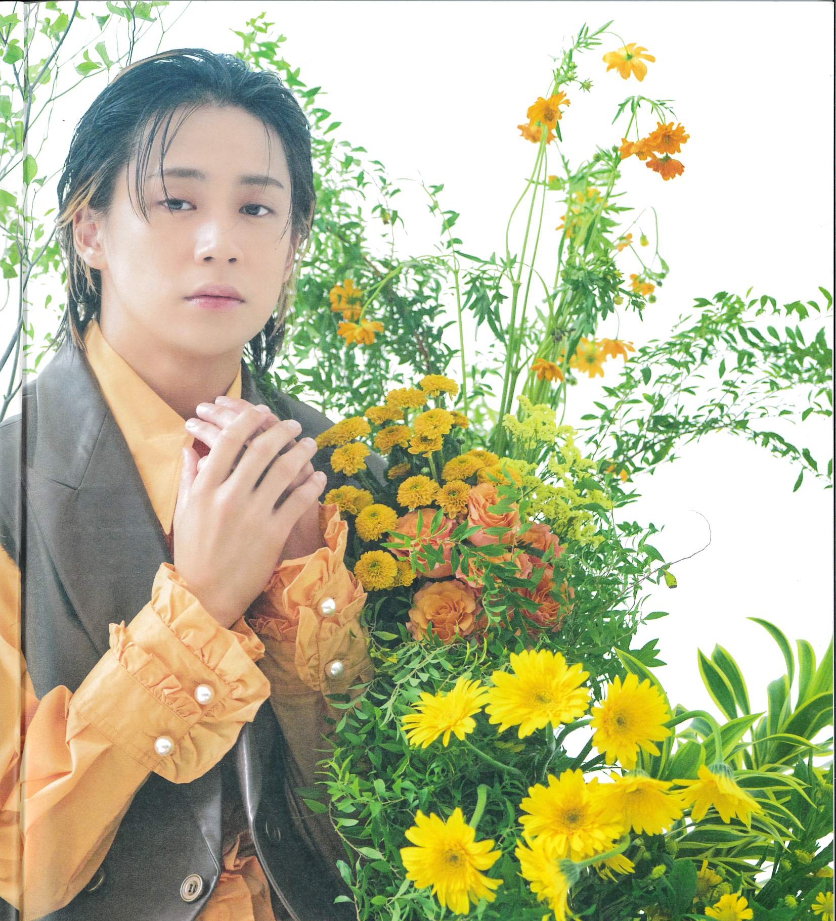 前川優希 2nd 写真集「指先で触れる青」 (2024) | BLOOM&STRIPES