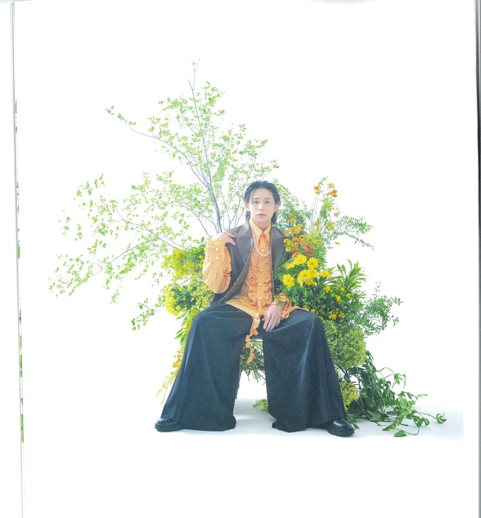 前川優希 2nd 写真集「指先で触れる青」 (2024) | BLOOM&STRIPES