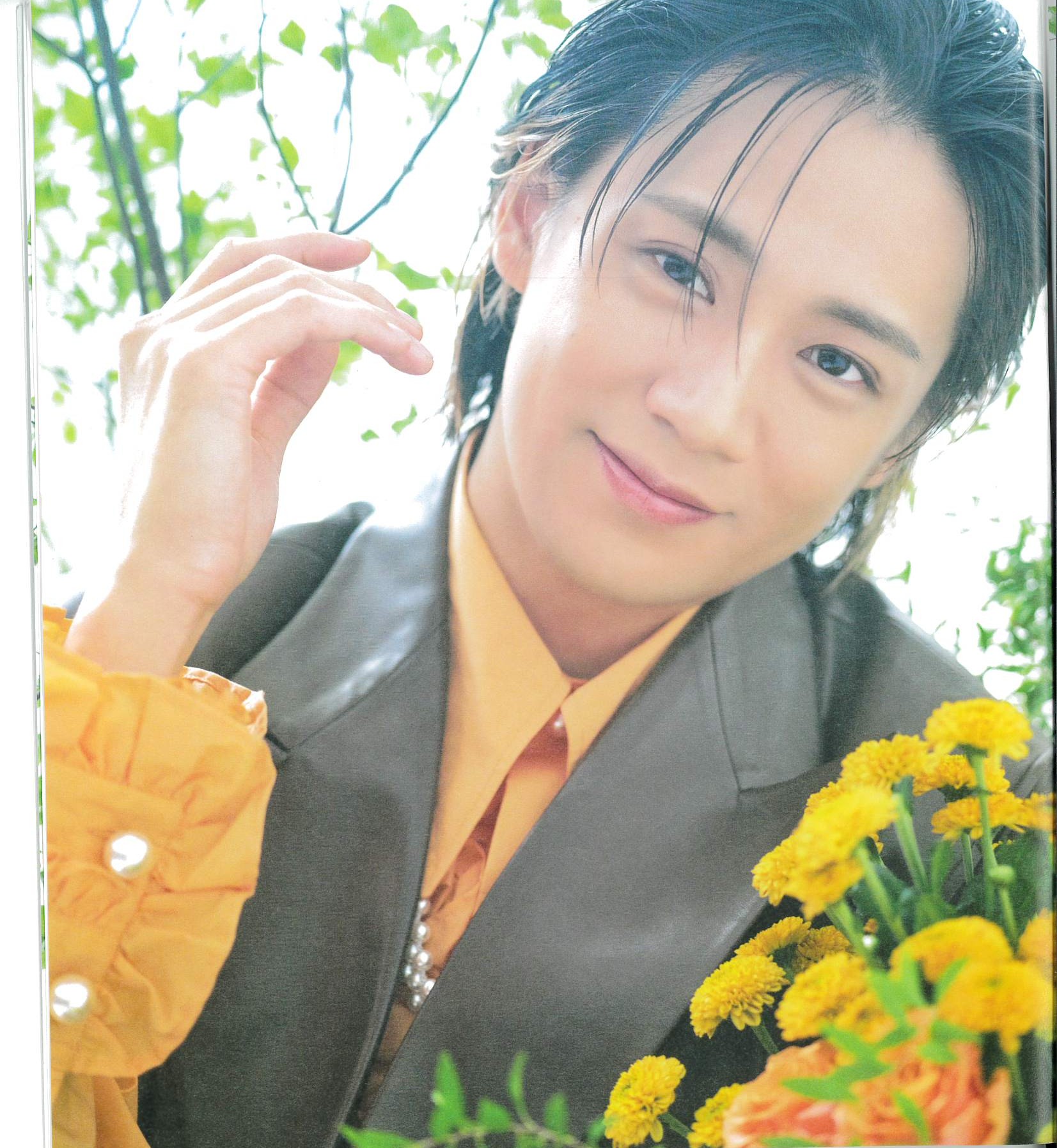 前川優希 2nd 写真集「指先で触れる青」 (2024) | BLOOM&STRIPES